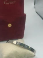 Bracelet manchette Love Cartier en or blanc 18 carats - Image 4