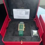 Montre Cartier Tank Louis Cartier verte 2023, grand modèle, boîtier en or 18 carats de 33,7 mm
