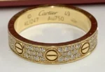 Bague CARTIER Love, petit modèle, en or jaune 18 carats 750, pavée de 88 diamants, B4083300