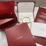 Bracelet Cartier LOVE en or blanc 18 carats, taille 17, coffret complet et certificat