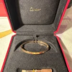Bracelet jonc Love Cartier en or rose 18 carats 750, taille 16 cm, avec tournevis