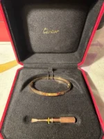 Bracelet jonc Love Cartier en or rose 18 carats 750, taille 16 cm, avec tournevis