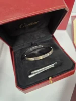 Bracelet Cartier Love Modèle Classique 4 Diamants Or Blanc Taille 17 - Image 6