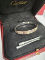 Bracelet Cartier Love Modèle Classique 4 Diamants Or Blanc Taille 17 - Image 5