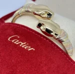 Bracelet Cartier Panthère Cougar Trinity en or jaune, blanc et rose 18 carats, service 2025 - Image 20