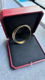 Bracelet jonc Cartier Trinity Tricolore en or 18 carats, modèle classique - Image 9