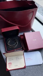 Bracelet jonc Cartier Trinity Tricolore en or 18 carats, modèle classique - Image 8