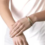 Bracelet jonc Cartier Trinity Tricolore en or 18 carats, modèle classique - Image 2