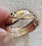 Bague Chanel Coco Crush matelassée en or rose 18 carats beige, taille 56, presque neuve