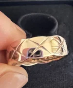 Bague Chanel Coco Crush matelassée en or rose 18 carats beige, taille 56, presque neuve - Image 4