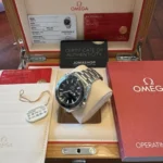 Montre automatique pour homme Omega Seamaster Planet Ocean 215.30.44.21.01.001