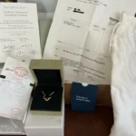 Collier pendentif en or et onyx Pure Alhambra de Van Cleef & Arpel