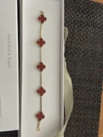 Van Cleef & Arpels : Bracelet Alhambra Vintage en or jaune 18 carats et cornaline à 5 motifs - Image 4