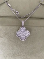 Collier long motif Magic Alhambra 1 de Van Cleef & Arpels en or blanc et diamants - Image 8