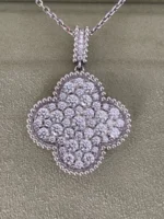 Collier long motif Magic Alhambra 1 de Van Cleef & Arpels en or blanc et diamants - Image 7