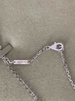 Collier long motif Magic Alhambra 1 de Van Cleef & Arpels en or blanc et diamants - Image 5