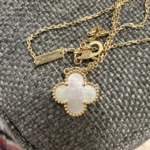 Ensemble complet de pendentifs Van Cleef & Arpels Vintage Alhambra en or jaune 18 carats - Image 7