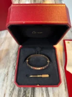 bracelet love cartier en or rose taille 17 - Image 13